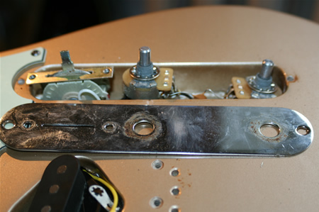 Fender Telecaster attīrīšana no rūsas